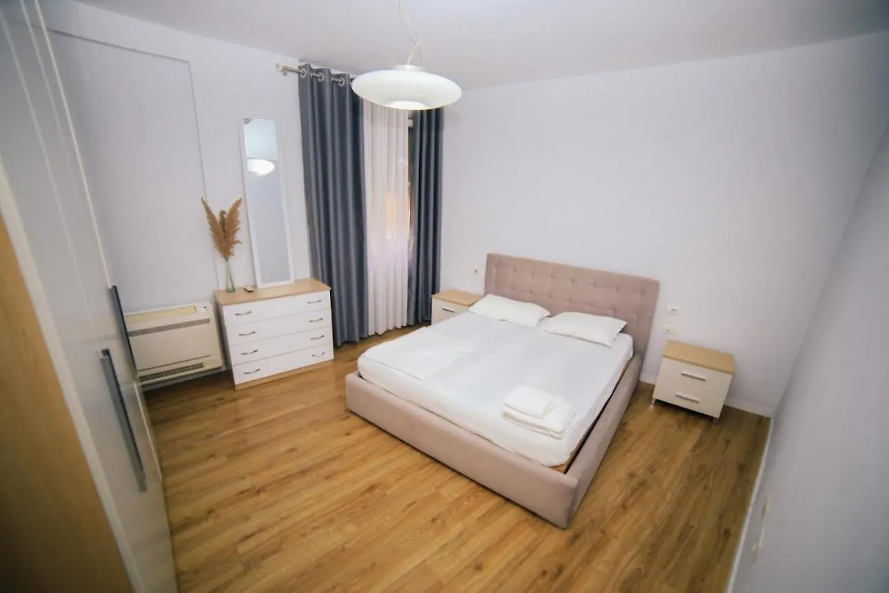Luxury Center Apartments 3 Tirana